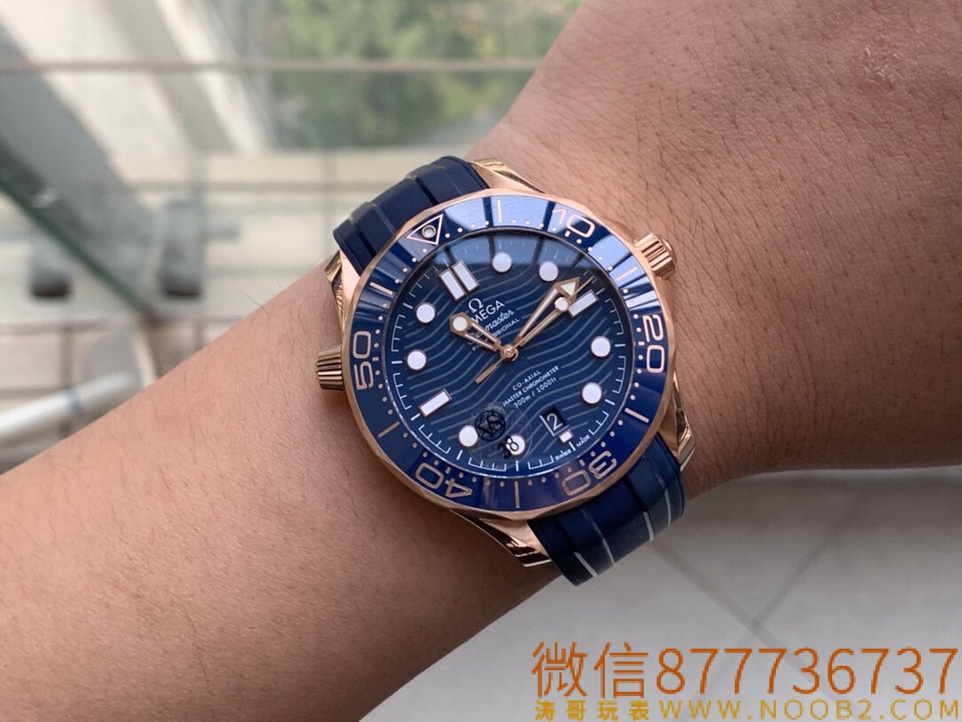 Omega VS yeni Seamaster 300 metre mavi kadran full rose gold 8800 mekanizmasının kusuru nerede? Başkaları fark eder mi? — 9. fotoğraf