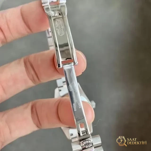 Önerilen En İyi On Kadın Saati - Bezel Rakam Oyukları Platin Dolgusu