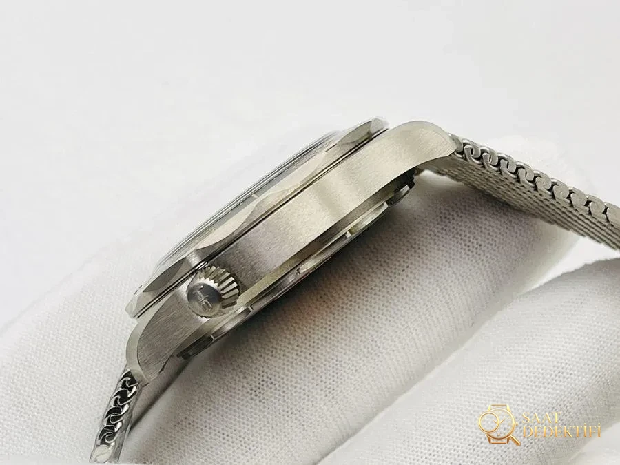OR Factory Omega, анодированный алюминий, металл, тематические часы из фильма 007 «Не время умирать» - Обзор корпуса и заводной головки