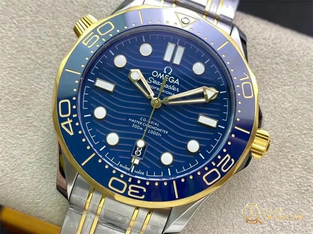 OR Factory Omega Seamaster 300 iki renkli altın-çelik mavi kadran 8800 tek parça mekanizma - Arka Kapak ve Mekanizma Detayı