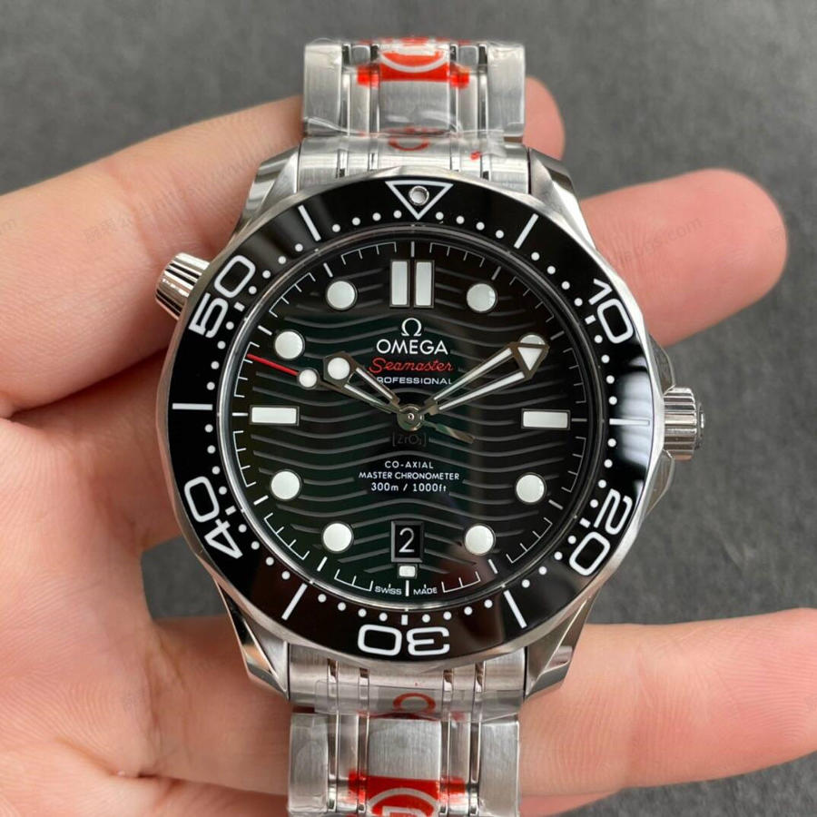 OR Factory Omega Seamaster 300 ile VS Factory karşılaştırması: Hangisi daha iyi? — 1. fotoğraf