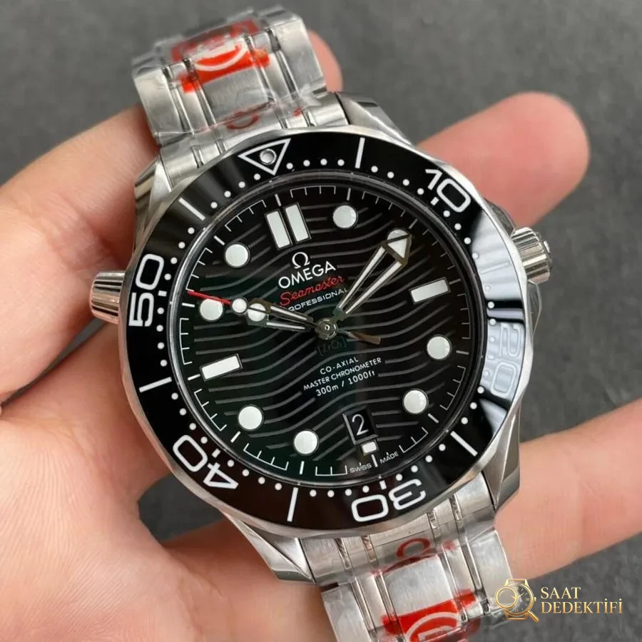OR Factory Omega Seamaster 300 ile VS Factory karşılaştırması: Hangisi daha iyi? - Kadran Detayı ve Bezel İşçiliği
