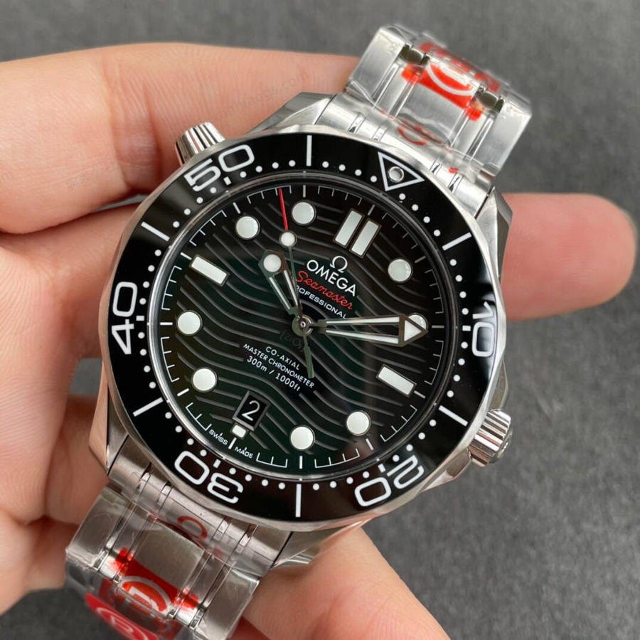 OR Factory Omega Seamaster 300 ile VS Factory karşılaştırması: Hangisi daha iyi? — 3. fotoğraf