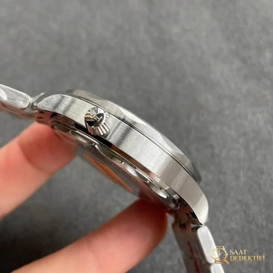 OR Factory Omega Seamaster 300 ile VS Factory karşılaştırması: Hangisi daha iyi? - Bilezik, Toka ve Klips Mekanizması