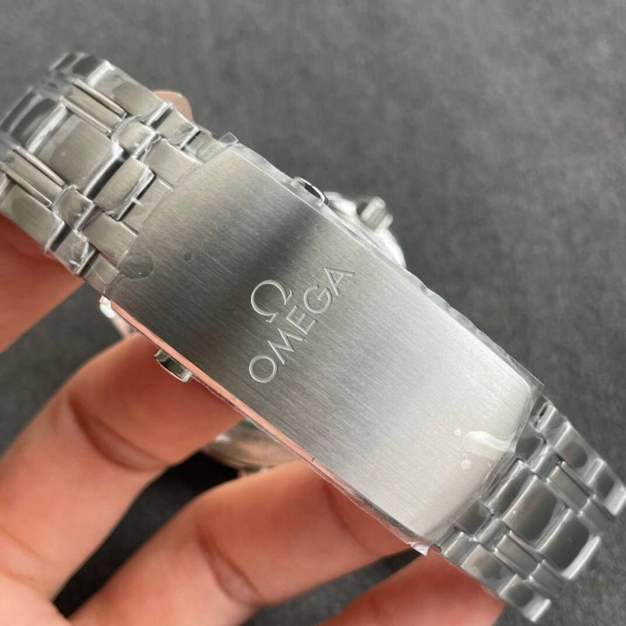 OR Factory Omega Seamaster 300 ile VS Factory karşılaştırması: Hangisi daha iyi? — 8. fotoğraf