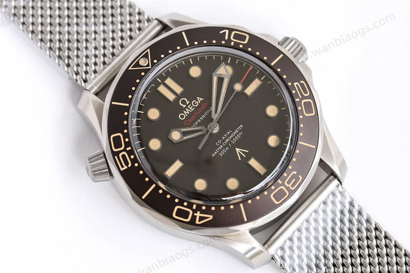 OR Factory Omega Seamaster 300 No Time to Die saat incelemesi — 2. fotoğraf