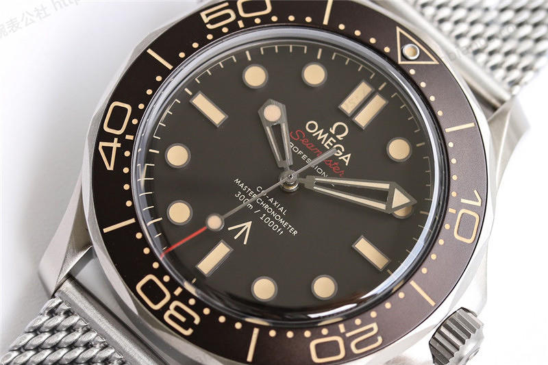 OR Factory Omega Seamaster 300 No Time to Die saat incelemesi — 3. fotoğraf