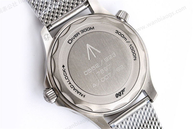 OR Factory Omega Seamaster 300 No Time to Die saat incelemesi — 8. fotoğraf