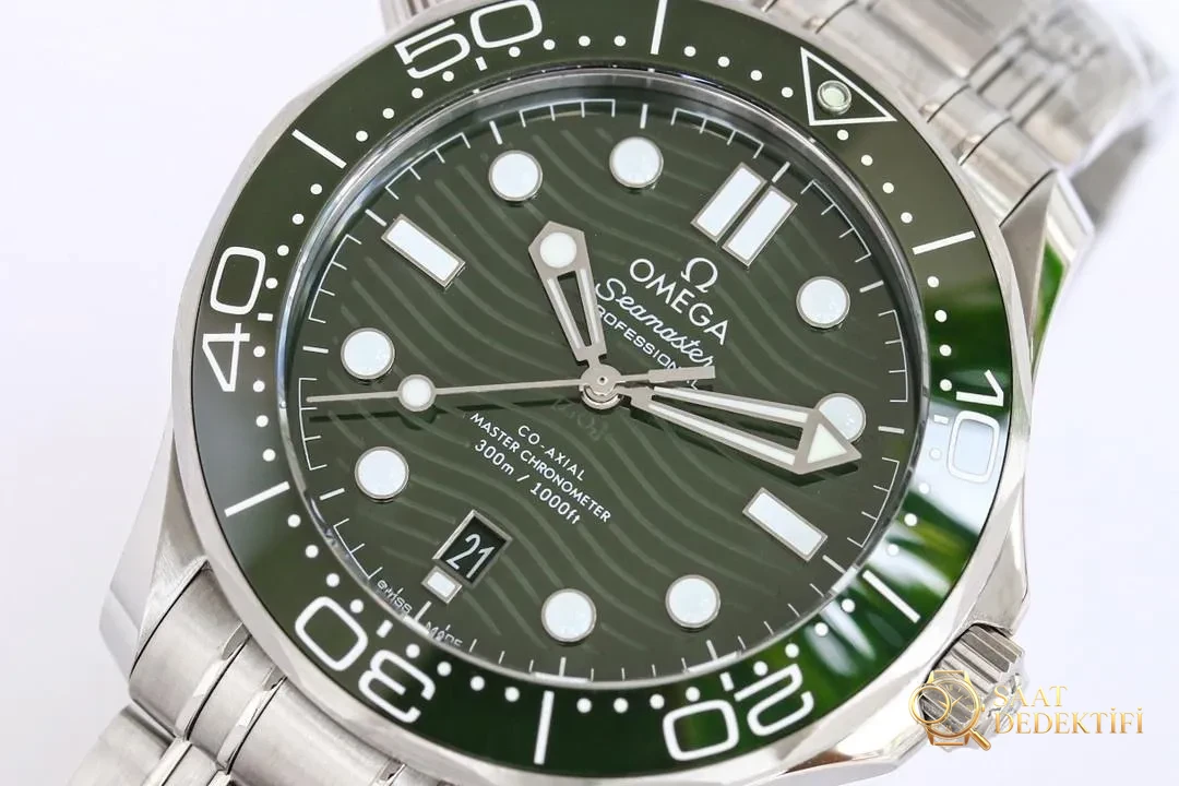OR Factory Omega Seamaster 300 yeşil kadran – Yeşil Seamaster 300 kalitesi nasıl? - Kasa Profili ve Kurma Kolu İncelemesi