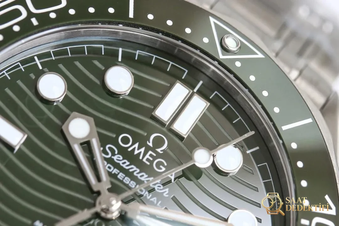 OR Factory Omega Seamaster 300 yeşil kadran – Yeşil Seamaster 300 kalitesi nasıl? - Arka Kapak ve Mekanizma Detayı