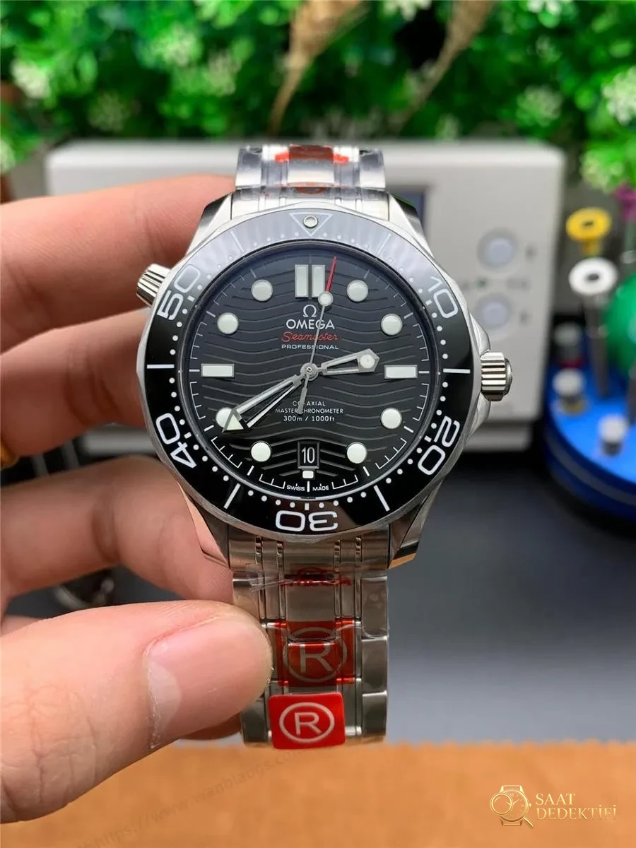 Or Factory Omega Seamaster 300M Karsilastirmasi vs Factory Karşılaştırm... - Ön Görünüm ve Kasa Tasarımı