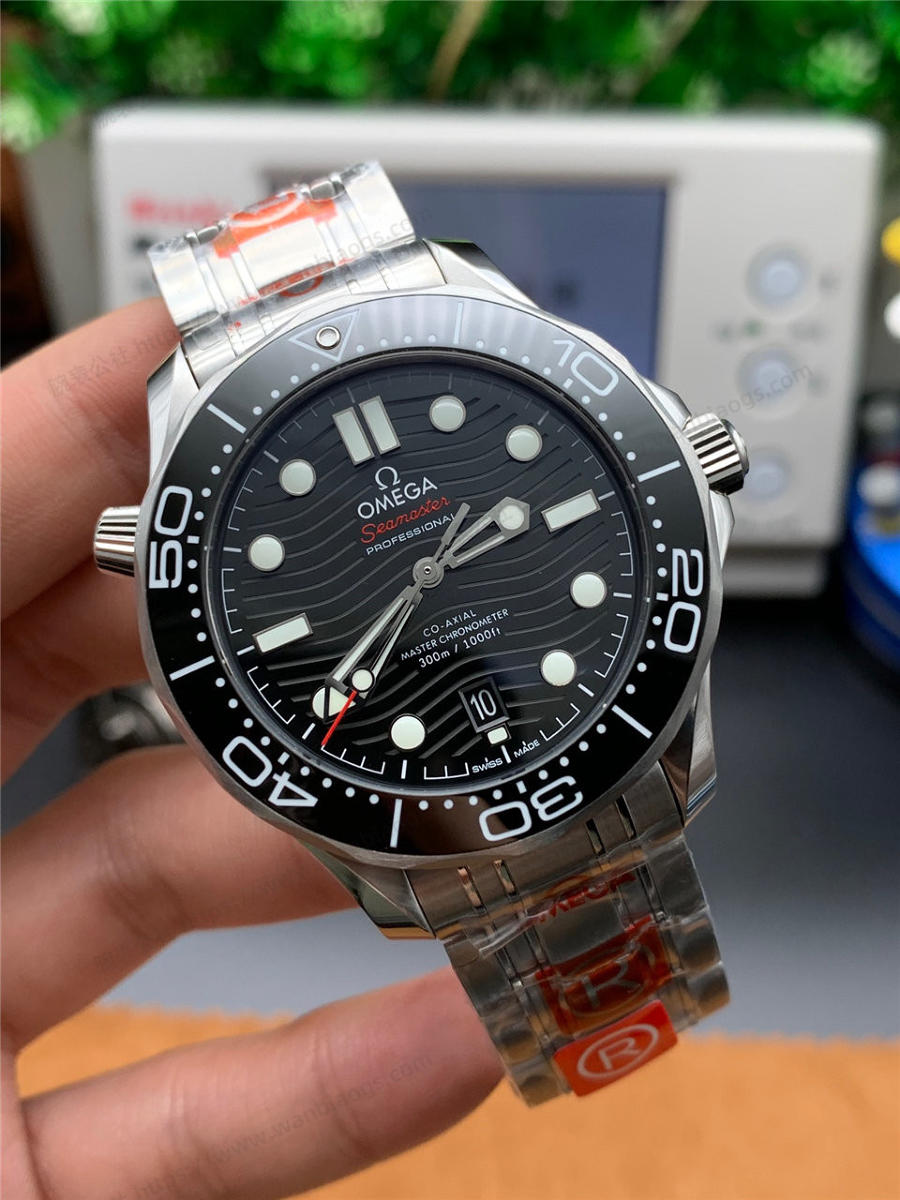 OR Factory Omega Seamaster 300M karşılaştırması VS Factory — 2. fotoğraf
