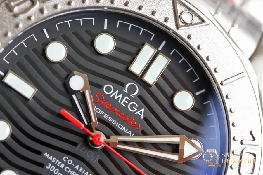 OR Factory Omega Seamaster 300M Yacht Nekton Özel Sürüm inceleme - Arka Kapak ve Mekanizma Detayı