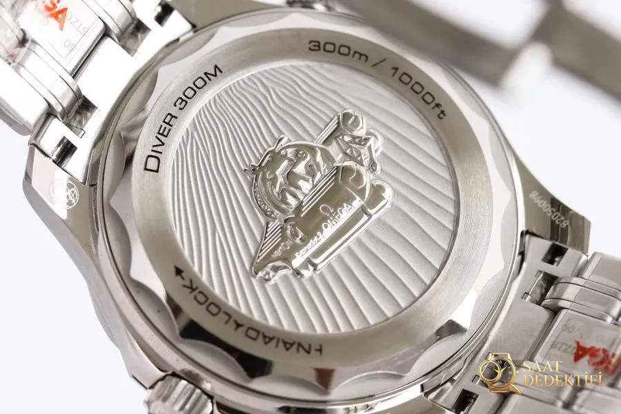 OR Factory Omega Seamaster 300M Yacht Nekton Özel Sürüm inceleme - Fosfor ve Super-LumiNova Gece Görünümü