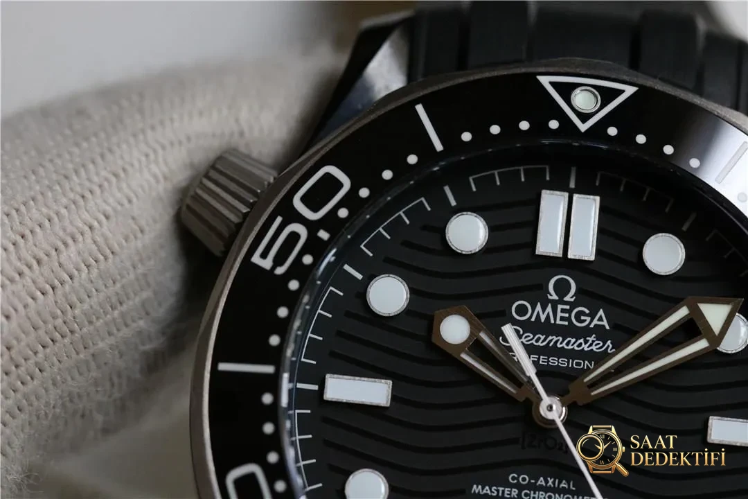 OR Factory Omega Seramik Titanyum Seamaster 300, gerçeğinden ayırt edilemez mi? - Mekanizma Zemberek ve Balans Detayı