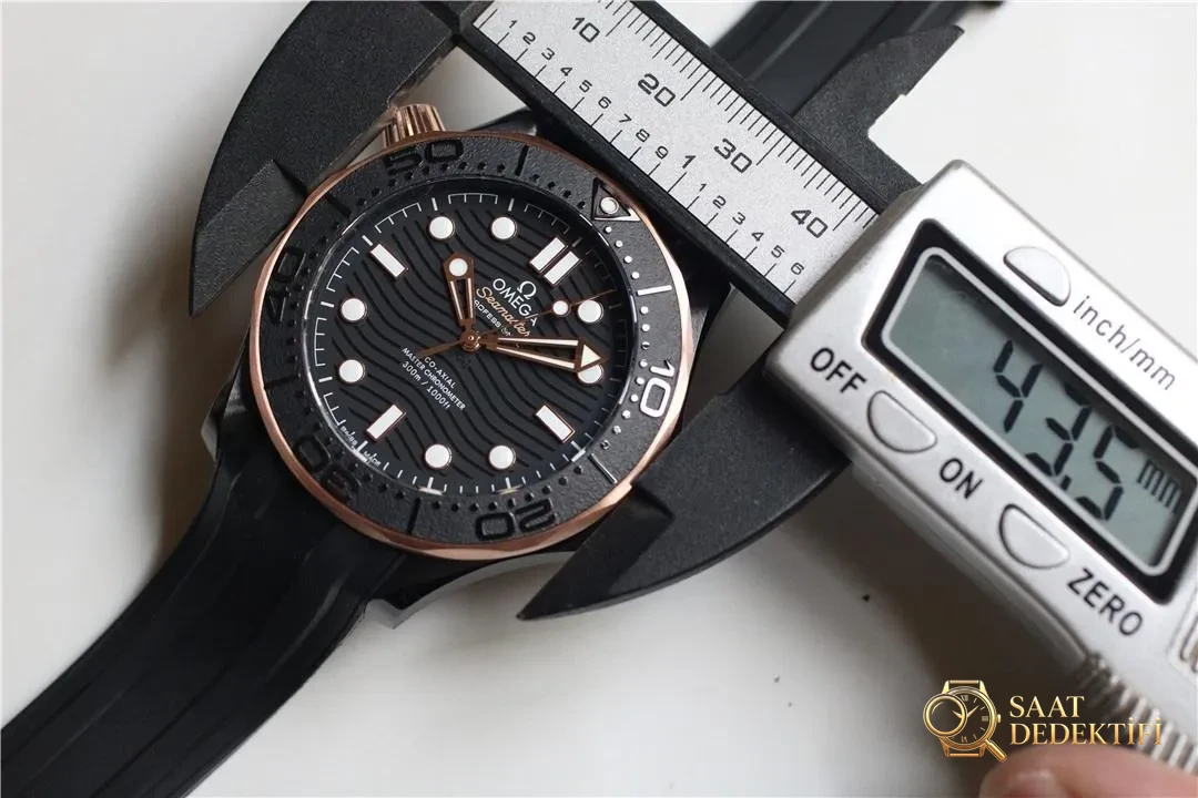 OR Factory Omega tam seramik Seamaster 300 rose gold, 8806 mekanizmalı: almaya değer mi? - Arka Kapak ve Mekanizma Detayı