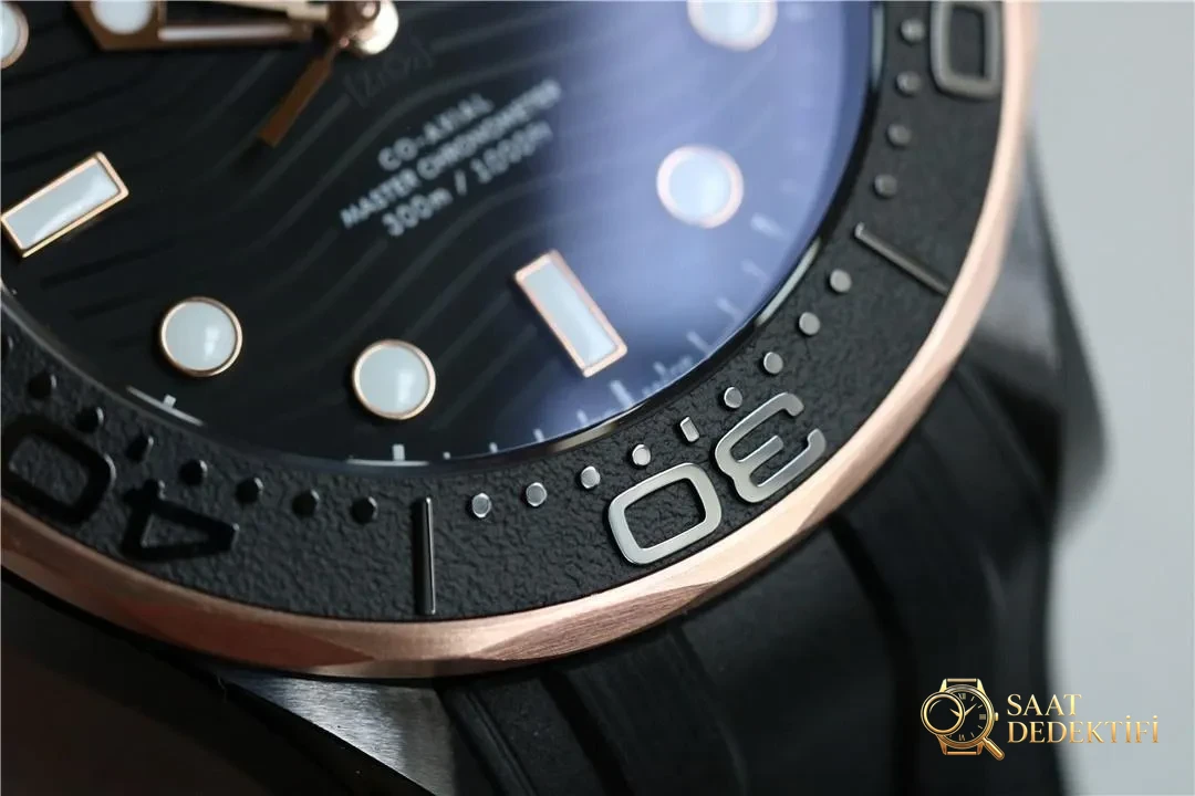 OR Factory Omega tam seramik Seamaster 300 rose gold, 8806 mekanizmalı: almaya değer mi? - Yan Profil ve Kordon Bağlantısı