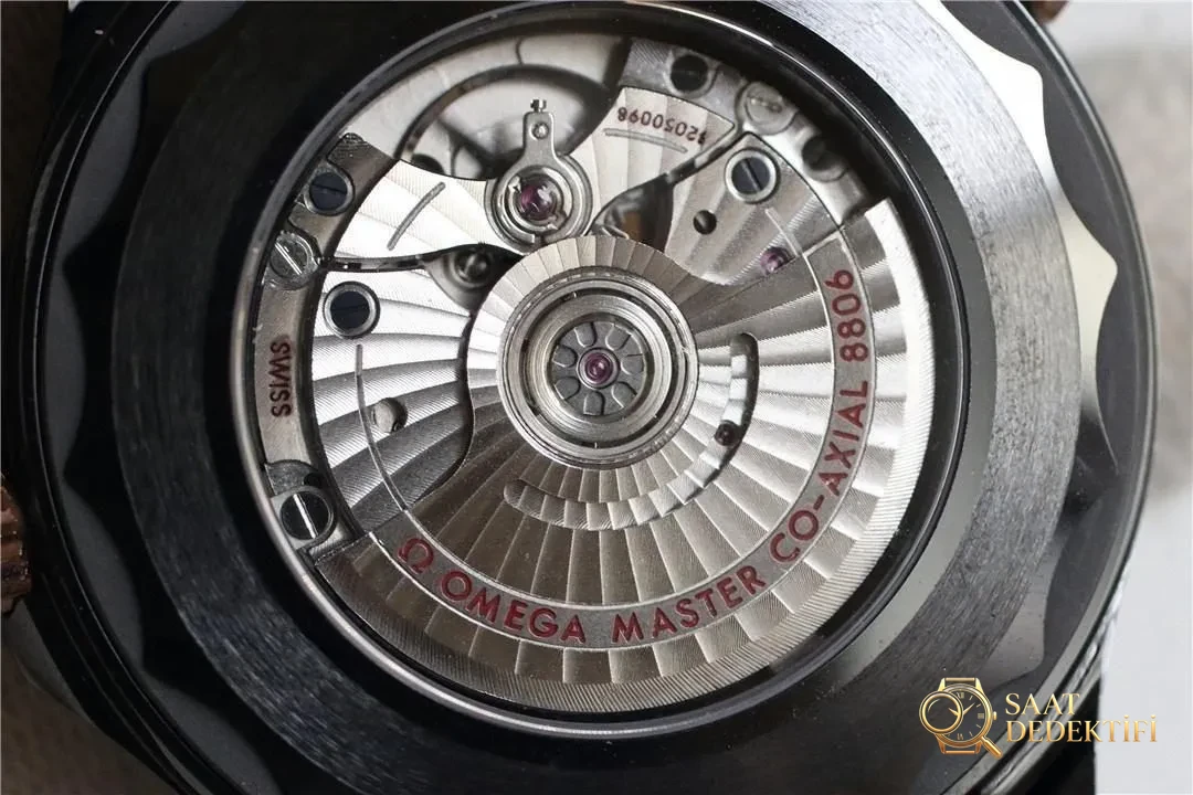 OR Factory Omega tam seramik Seamaster 300 rose gold, 8806 mekanizmalı: almaya değer mi? - Kadran İbreleri ve Saniye Akışı