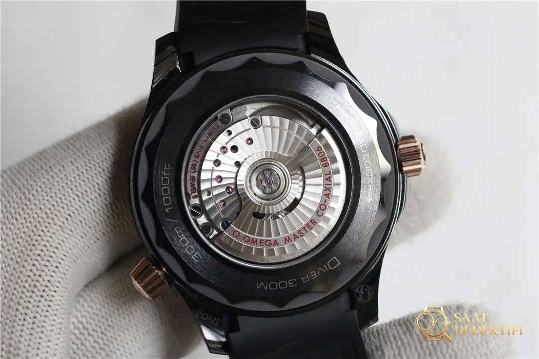 OR Factory Omega tam seramik Seamaster 300 rose gold, 8806 mekanizmalı: almaya değer mi? - Cam Yansıma Önleyici (AR) Kaplama