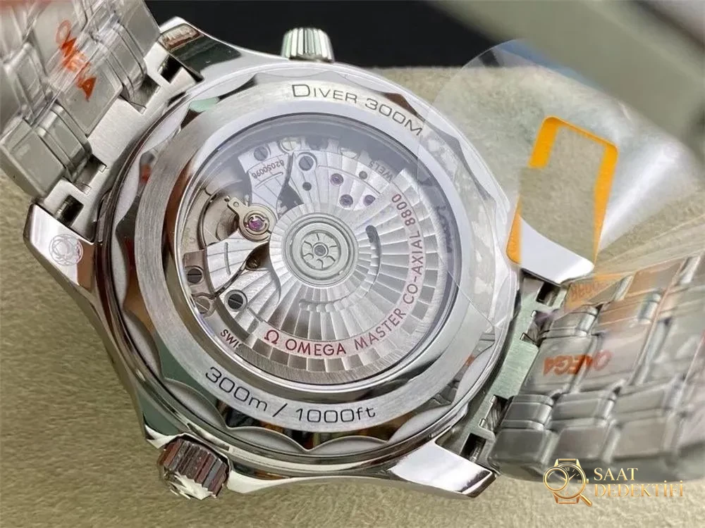 OR Factory Omega yeni Seamaster 300M nasıl seçilir? - Arka Kapak ve Mekanizma Detayı