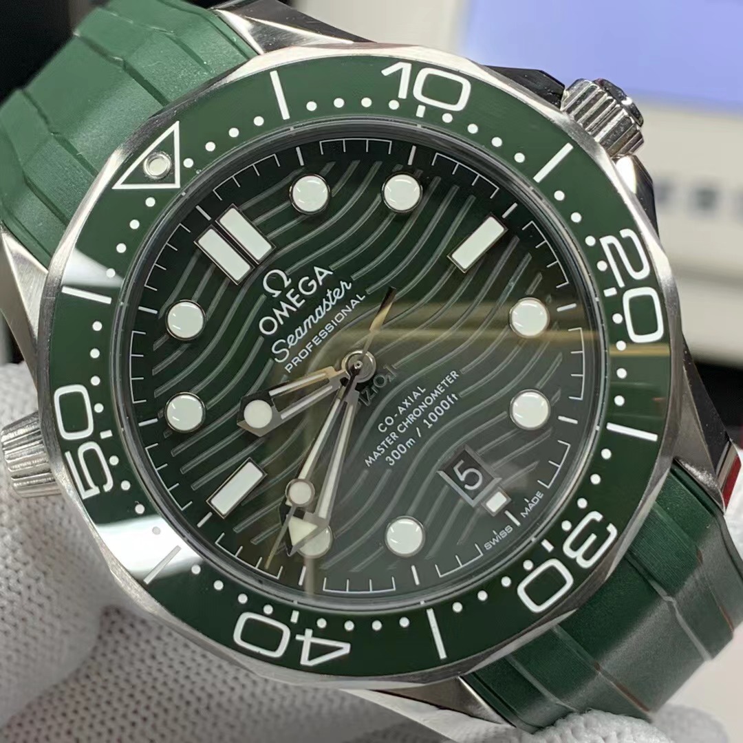 Replika Omega Seamaster Yeşil Wavy Kadran