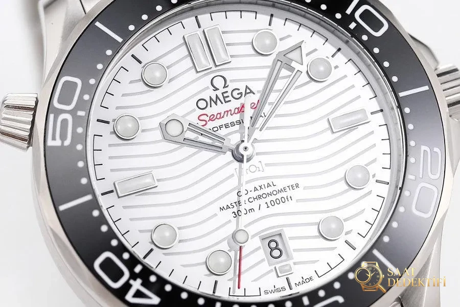 OR Factory Seamaster 300 (beyaz kadran) saati VS Factory ile kıyaslandığında nasıl - Klips Kilidi ve Lazer Damgalar