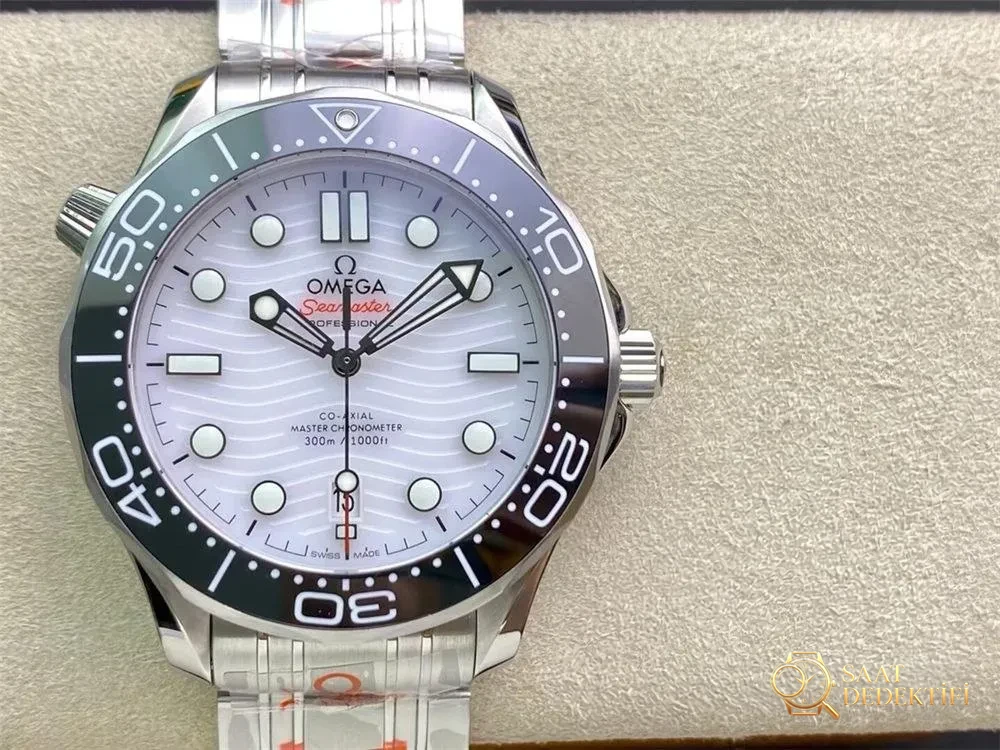 OR Factory Seamaster 300 panda kadran beyaz yüzeyin açıkları nerede? - Kadran Detayı ve Bezel İşçiliği
