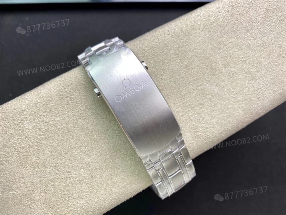 OR Factory Seamaster 300 panda kadran beyaz yüzeyin açıkları nerede? — 8. fotoğraf