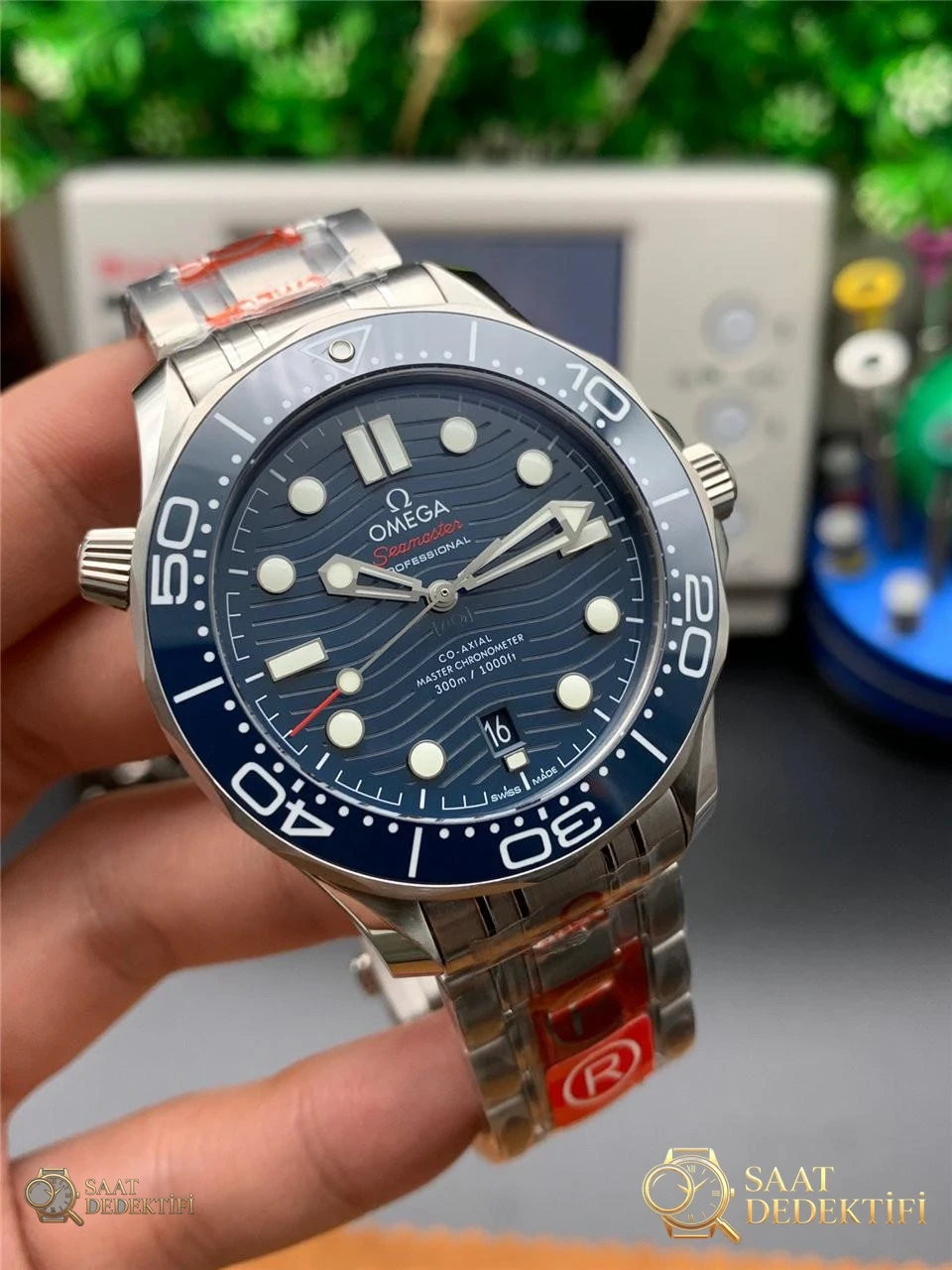 OR Factory vs VS Factory Omega Seamaster Diver 300M Karşılaştırması - Makro Laboratuvar ve Detay İncelemesi