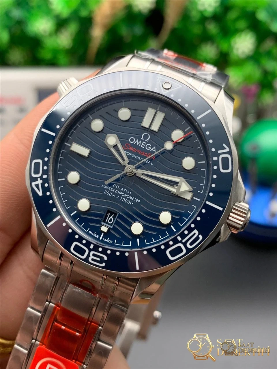 OR Factory vs VS Factory Omega Seamaster Diver 300M Karşılaştırması - Makro Laboratuvar ve Detay İncelemesi