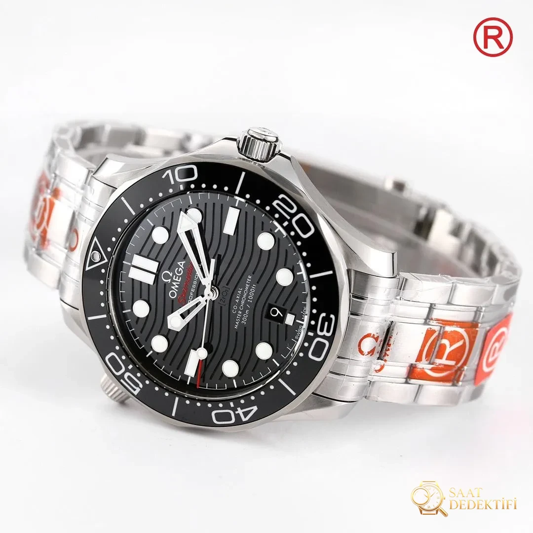 ¿O qué fábrica? ¿Cómo se evalúa el movimiento integrado OR Factory Omega Seamaster 300M 8800? - Vista nocturna de fósforo y Super-LumiNova
