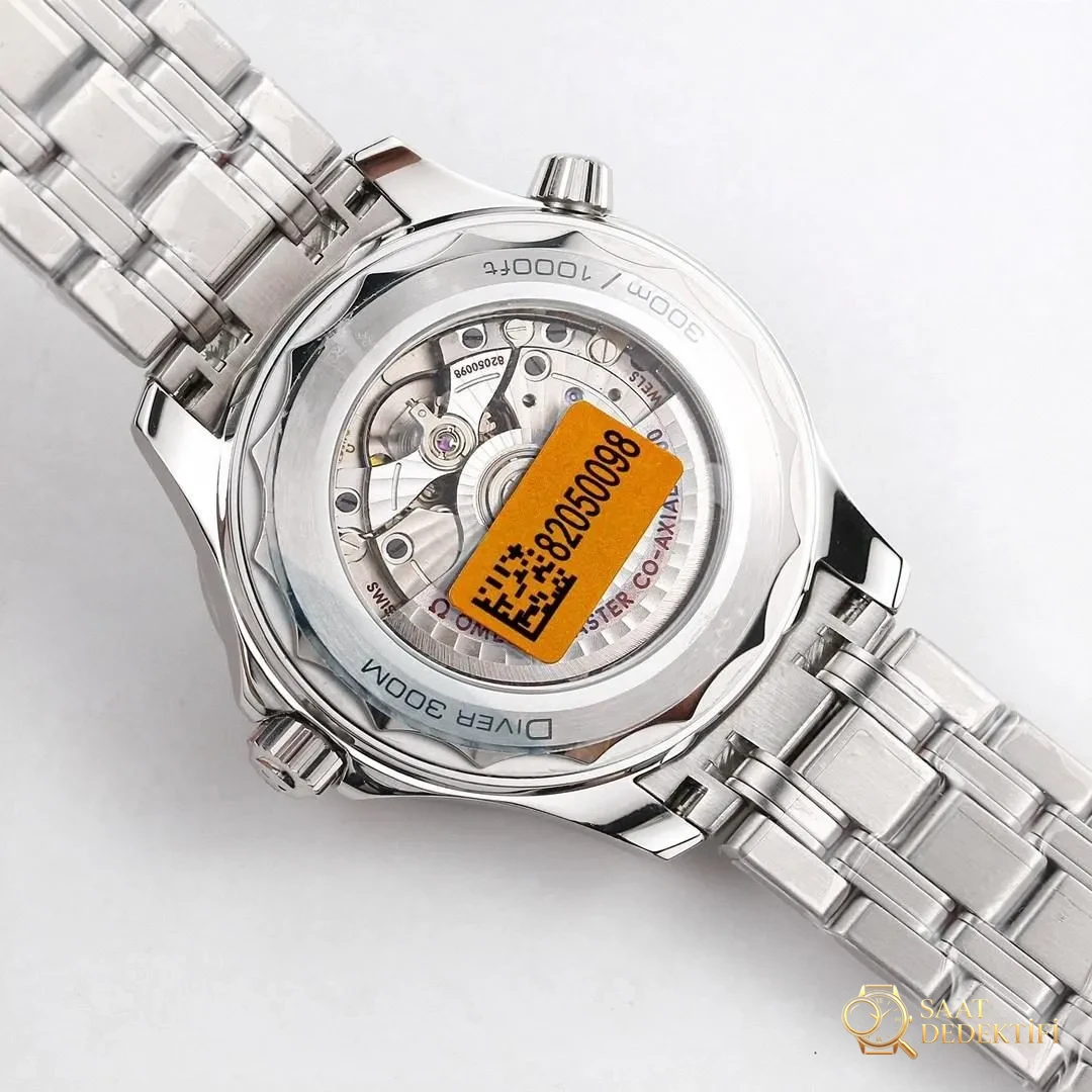 ¿O qué fábrica? ¿Cómo se evalúa el movimiento integrado OR Factory Omega Seamaster 300M 8800? - Revestimiento antirreflectante (AR) de vidrio