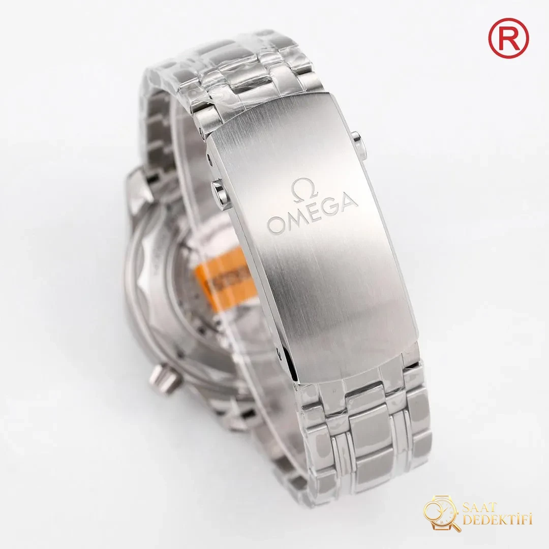 ¿O qué fábrica? ¿Cómo se evalúa el movimiento integrado OR Factory Omega Seamaster 300M 8800? - Grabado de contraportada y número de serie