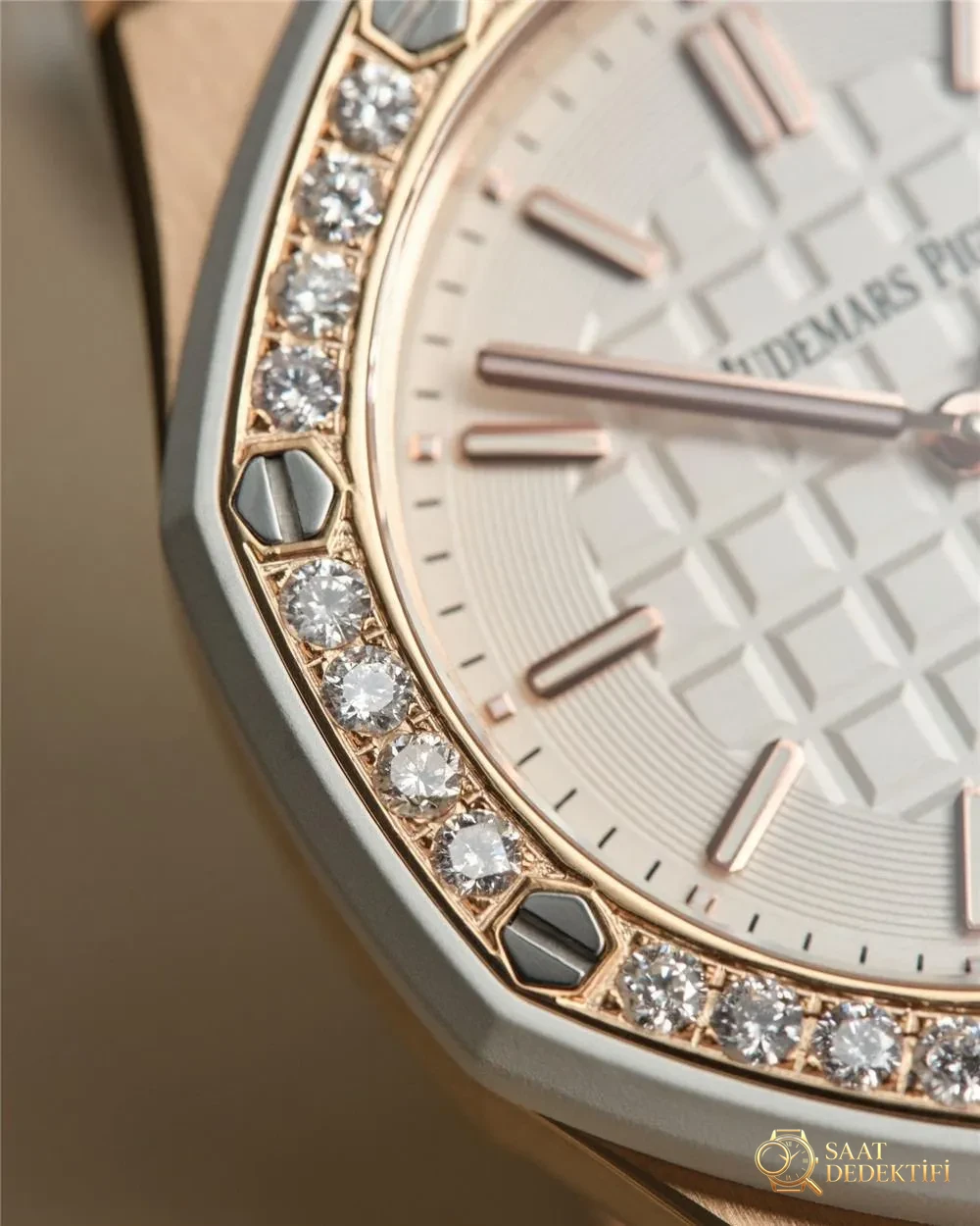 fabbrica di stampi originale La qualità dell'orologio da donna Audemars Piguet Royal Oak 67540 è buona? - Bracciale, fibbia e meccanismo a clip