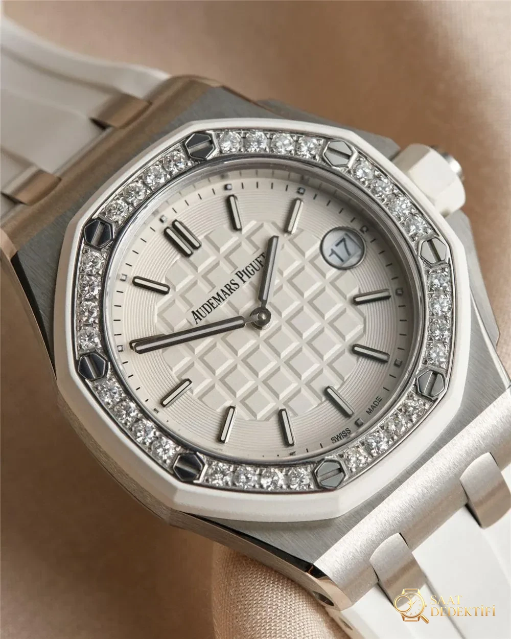 fabbrica di stampi originale La qualità dell'orologio da donna Audemars Piguet Royal Oak 67540 è buona? - Lavorazione del quadrante macro e dell'indice