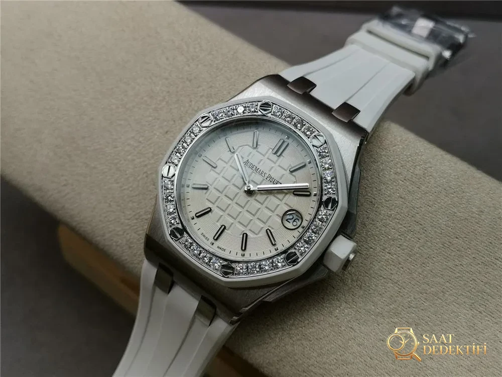fabbrica di stampi originale La qualità dell'orologio da donna Audemars Piguet Royal Oak 67540 è buona? - Meccanismo di ruote e letti in pietra
