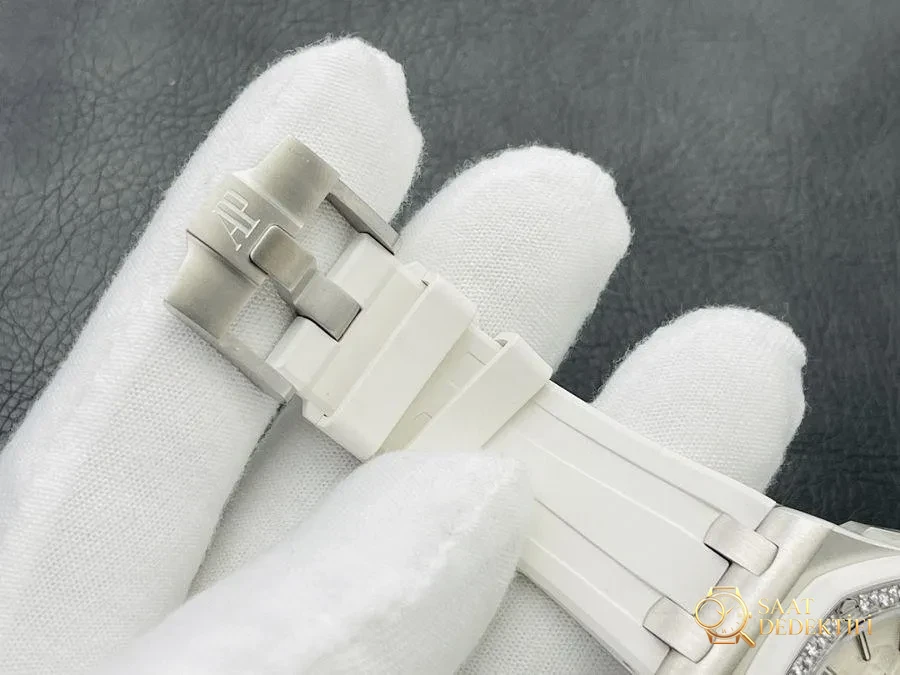 orijinal kalıp kalitesinde Audemars Piguet AP67540 Royal Oak Offshore serisi 37 MM kuvars kadın saati (gümüş renk) incelemesi - Klips Kilidi ve Lazer Damgalar