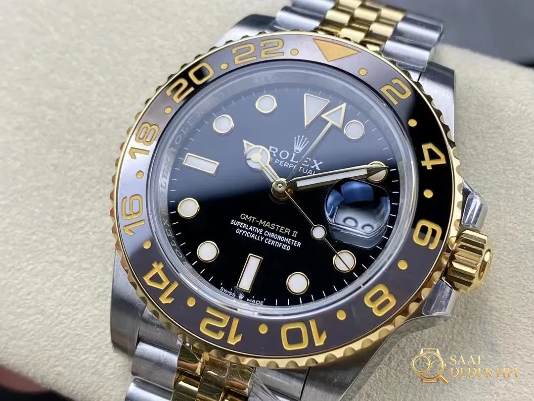 Rolex GMT-Master II 126713GRNR Glass
