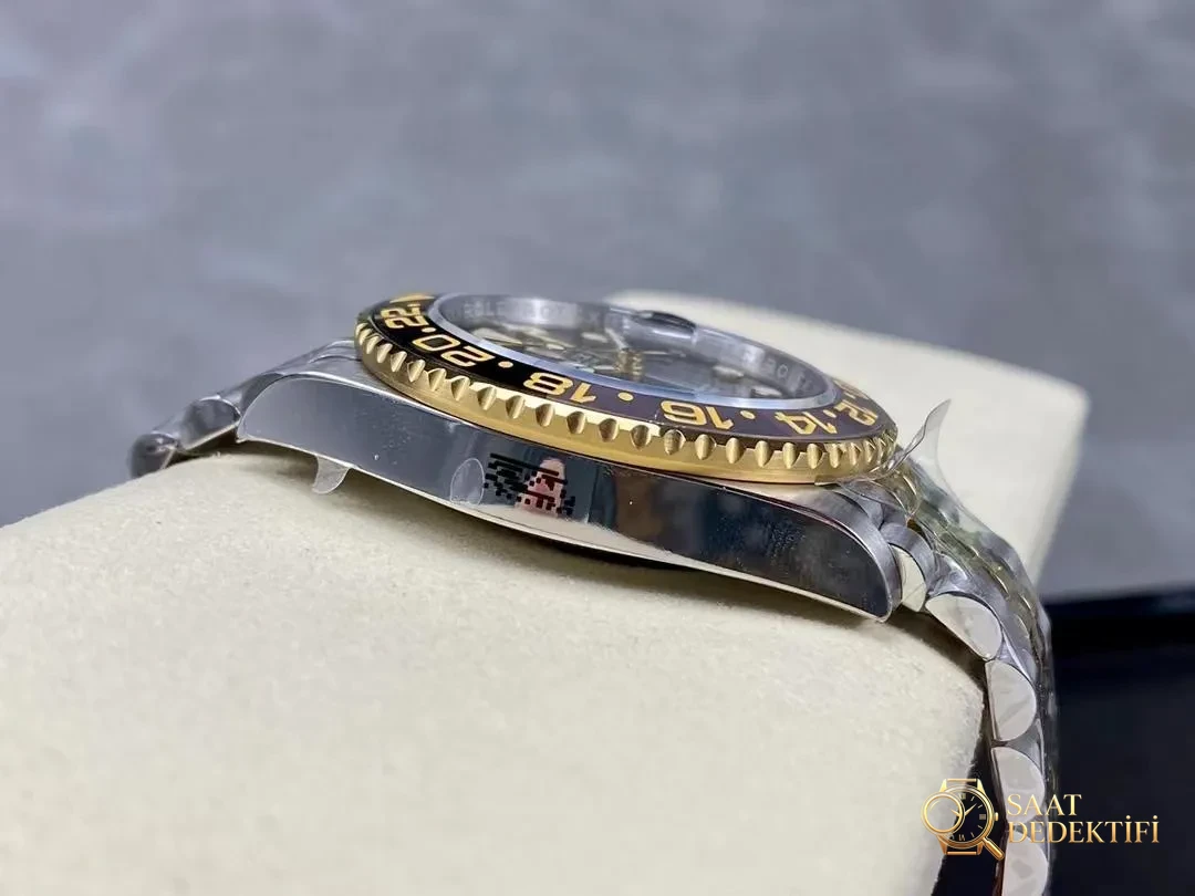 Rolex GMT-Master II 126713GRNR Gold Bezel