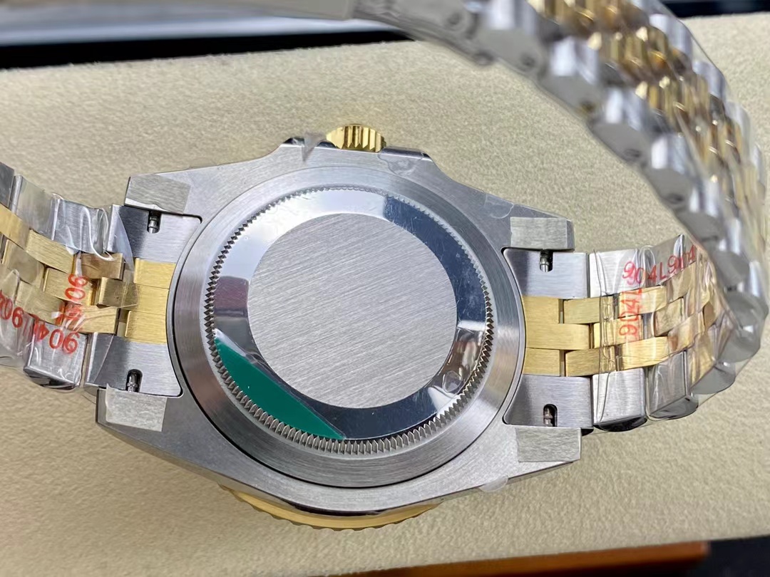 Rolex GMT-Master II 126713GRNR Kasa Arkası