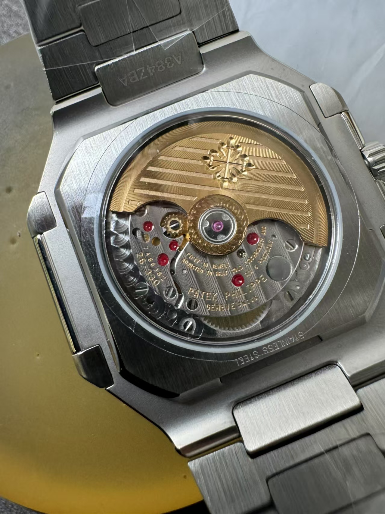 Patek Philippe Cubitus 5821 Fotoğrafları — 14. fotoğraf