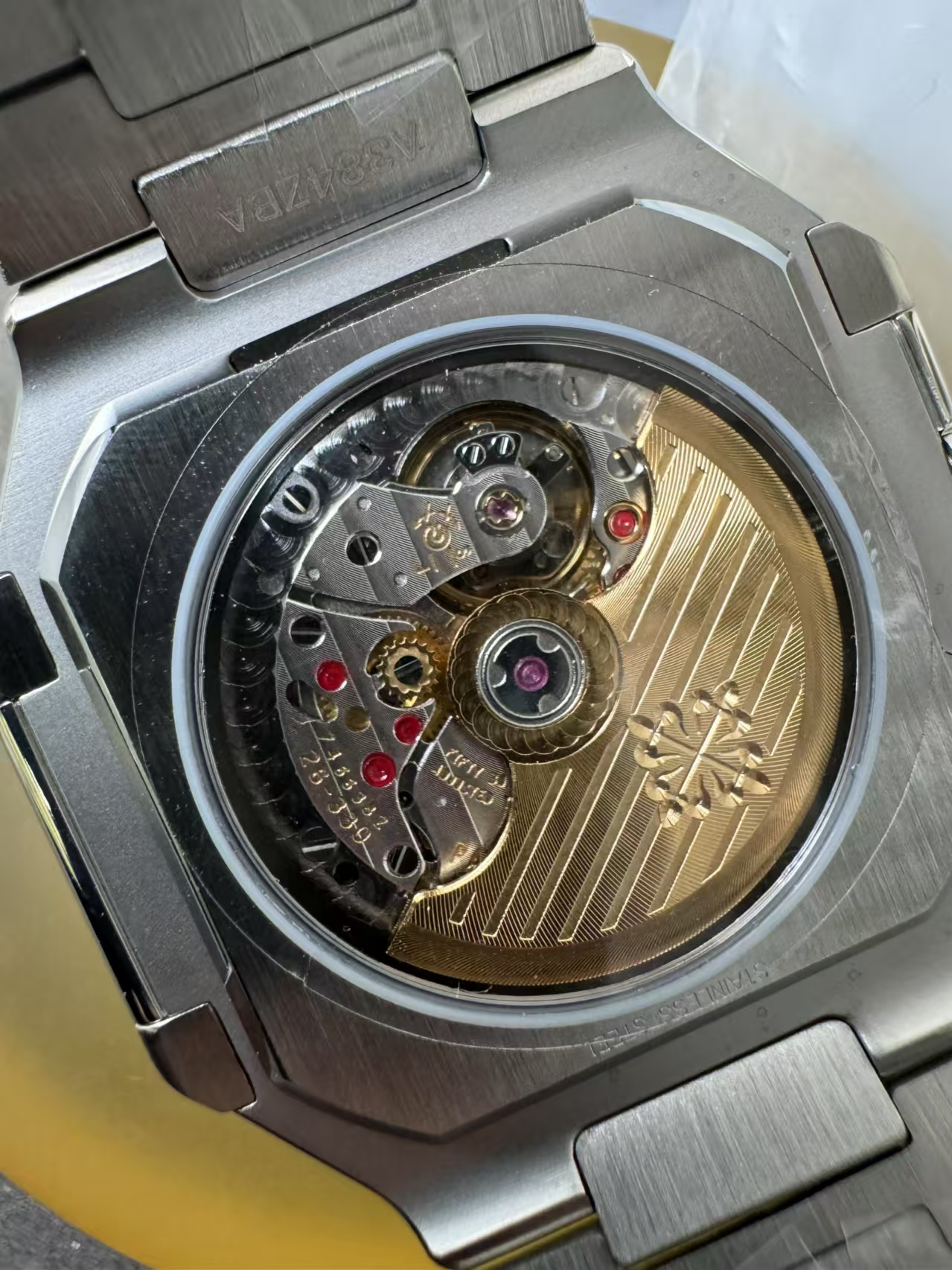 Patek Philippe Cubitus 5821 Fotoğrafları — 15. fotoğraf