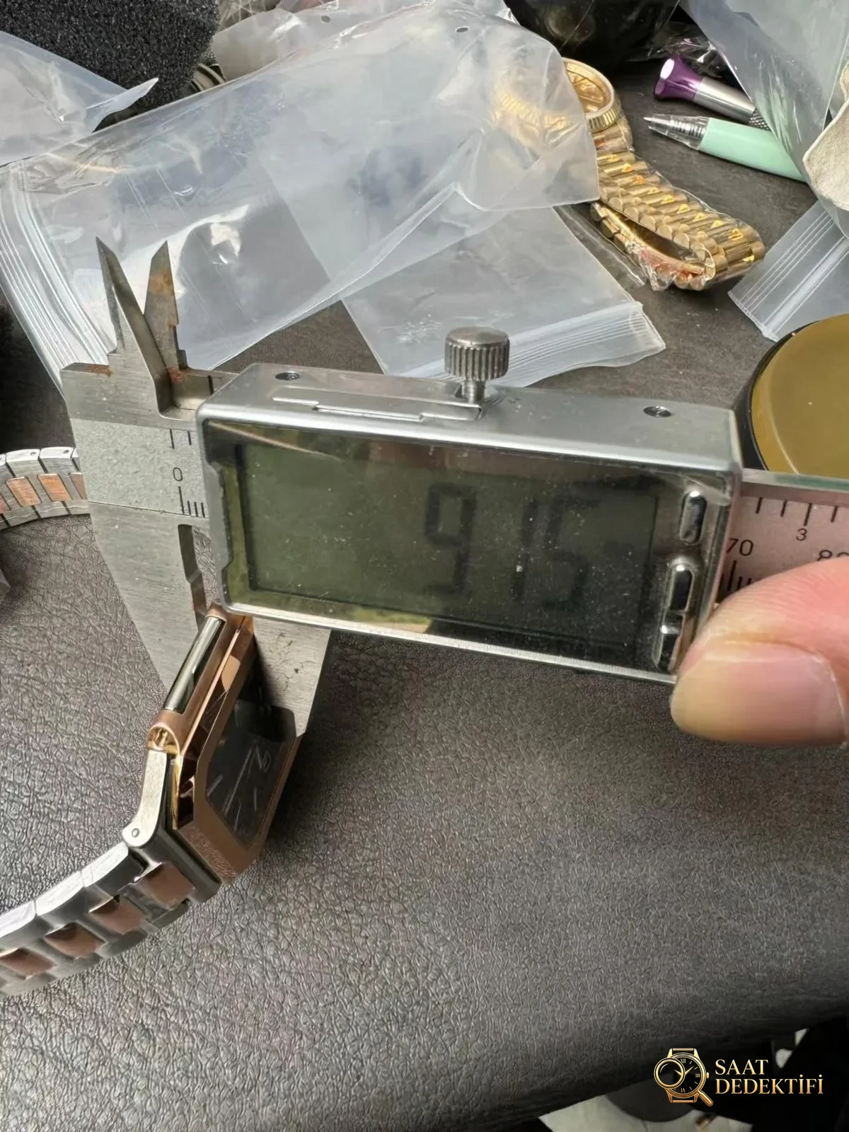 Patek Philippe Cubitus 5821 Fotoğrafları - Arka Kapak Gravür ve Seri Numarası