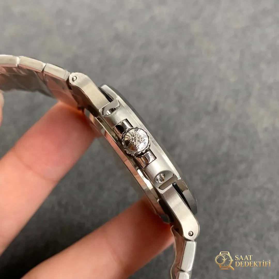 Patek Philippe Nautilus 5711 Karşılaştırma İncelemesi: PPF, MK ve PF - Arka Kapak ve Mekanizma Detayı