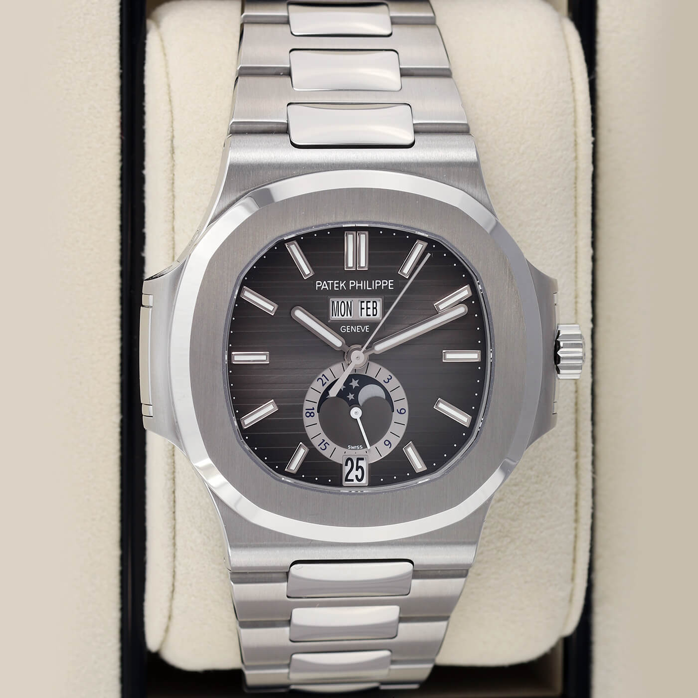 Patek Philippe 57261a 001 Nautilus Yıllık Takvim Ay Fazı 03
