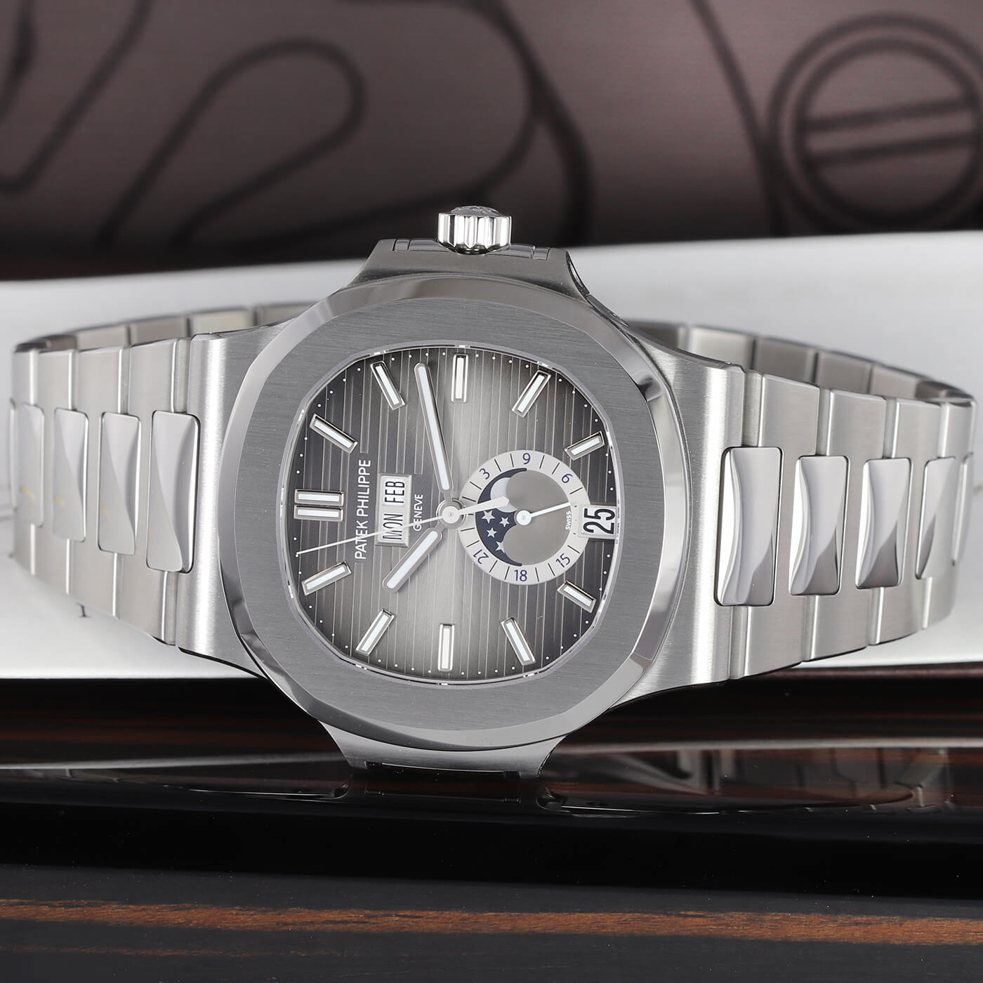Patek Philippe 57261a 001 Nautilus Yıllık Takvim Ay Fazı 06