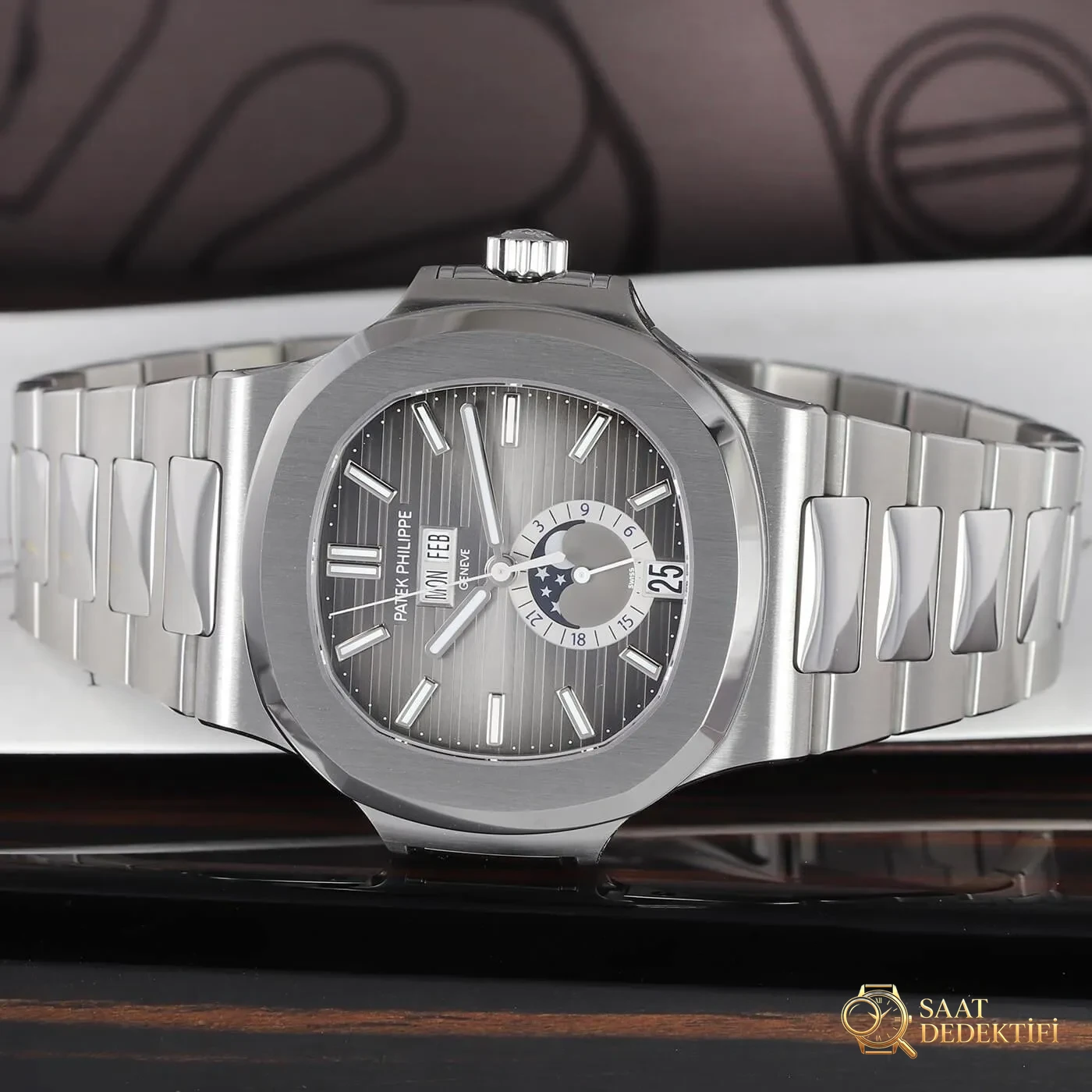 Patek Philippe 57261a 001 Nautilus Yıllık Takvim Ay Fazı 06