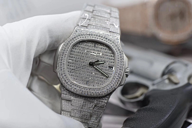 Replika Patek Philippe 5711 Full Pırlantalı