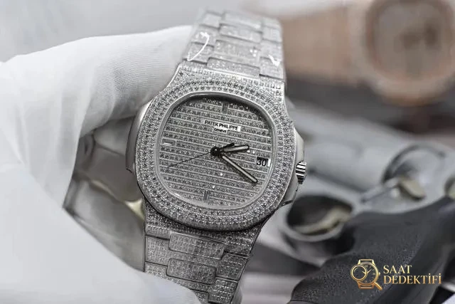 Patek Philippe Nautilus 5711 İncelemesi - Ön Görünüm ve Kasa Tasarımı
