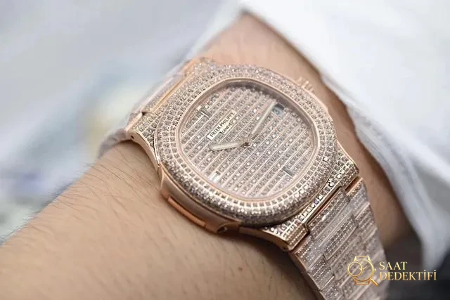 Replika Patek Philippe Full Pırlanta Kol Üstü Çekim